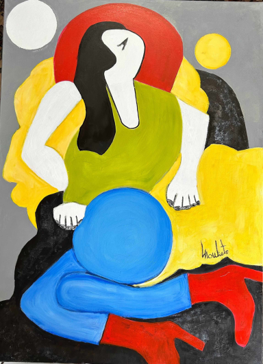 Femme au corps bleu, assise, portant un haut vert et des bottes rouges, sur fond abstrait.